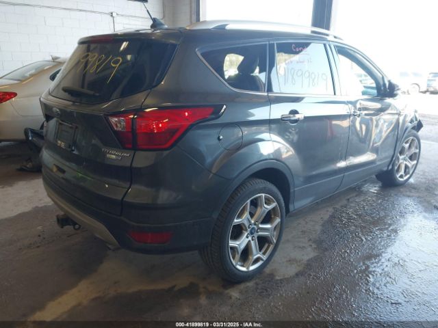 1FMCU9J95KUA19816 Ford Escape Titanium