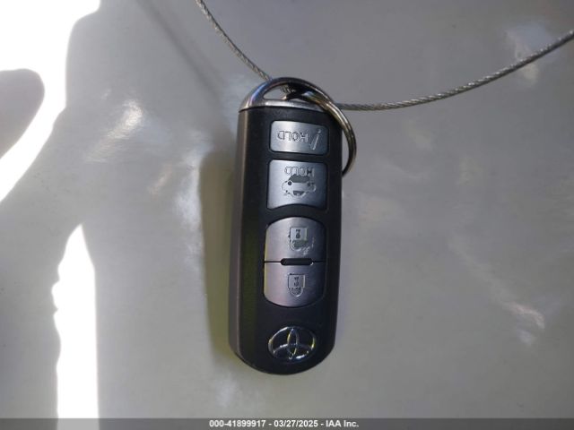 3MYDLBYV9KY507820 Toyota YARIS LE