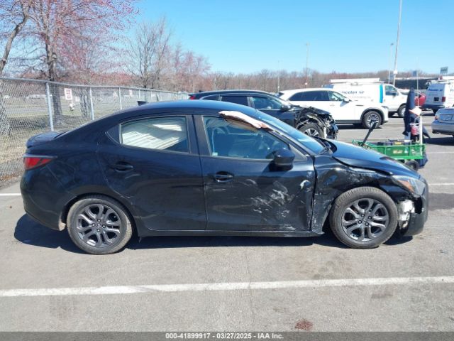 3MYDLBYV9KY507820 Toyota YARIS LE