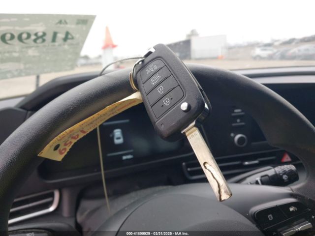 KMHLL4DG3SU860243 Hyundai ELANTRA SE