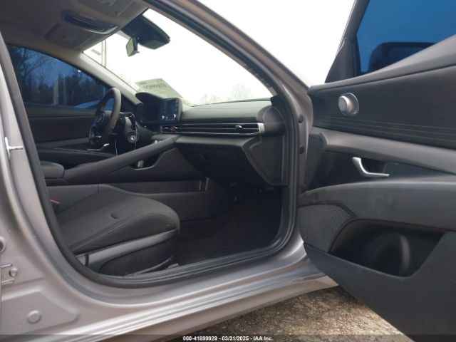 KMHLL4DG3SU860243 Hyundai ELANTRA SE