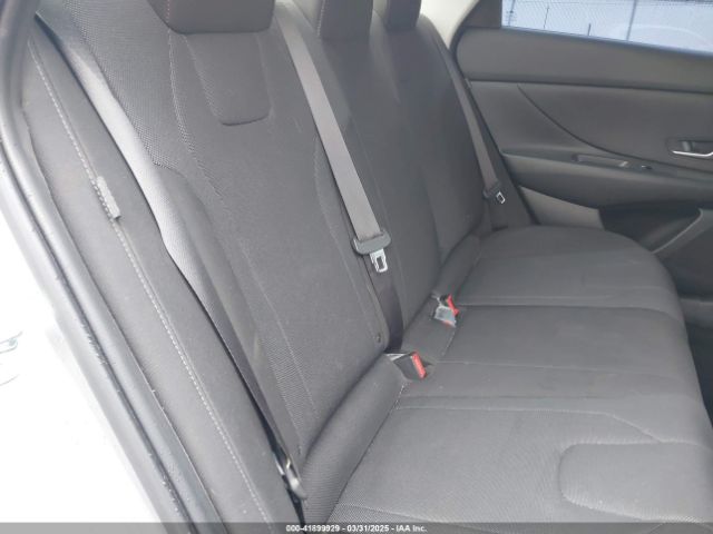 KMHLL4DG3SU860243 Hyundai ELANTRA SE