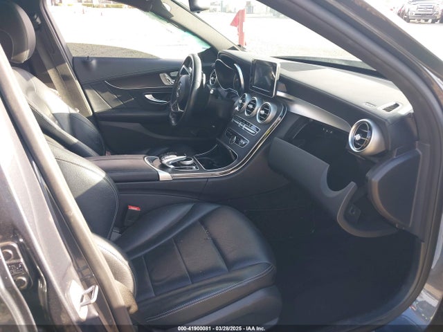 55SWF4JB6GU161401 Mercedes-Benz C 300 Luxury/sport