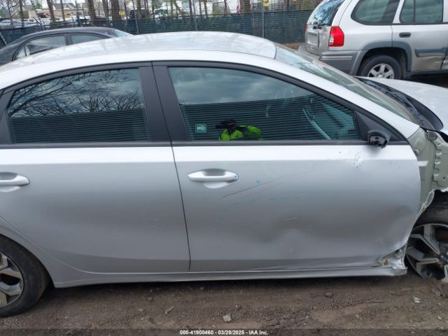 3KPF24AD6ME370640 KIA Forte Lxs