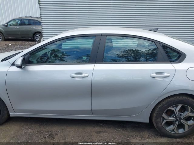 3KPF24AD6ME370640 KIA Forte Lxs