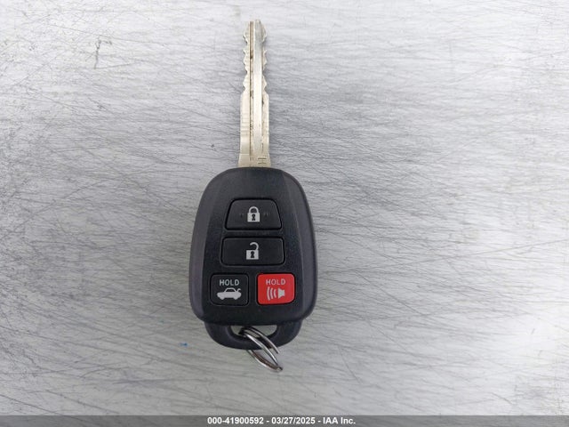 5YFBURHE9HP658855 Toyota COROLLA LE