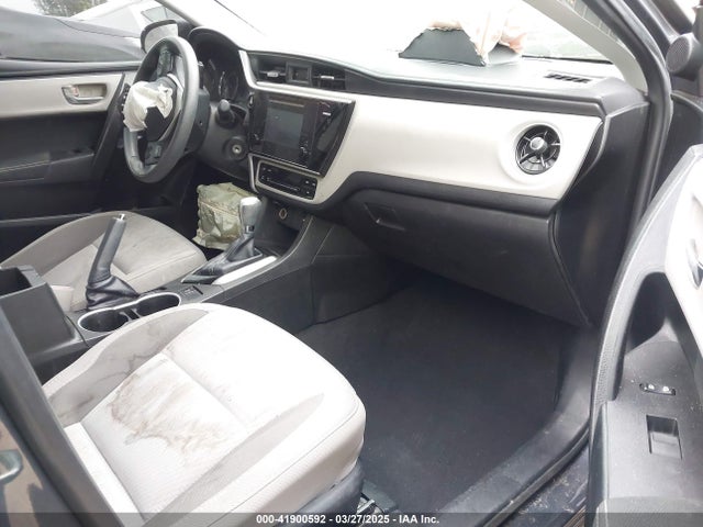 5YFBURHE9HP658855 Toyota COROLLA LE