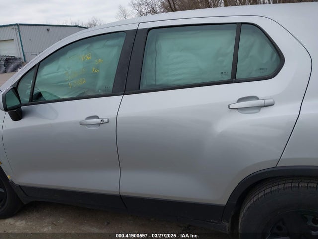 KL7CJKSB4HB183582 Chevrolet TRAX LS