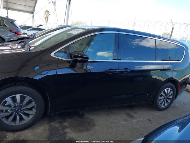Chrysler Pacifica 2025 2C4RC1S75SR502350 Image 14