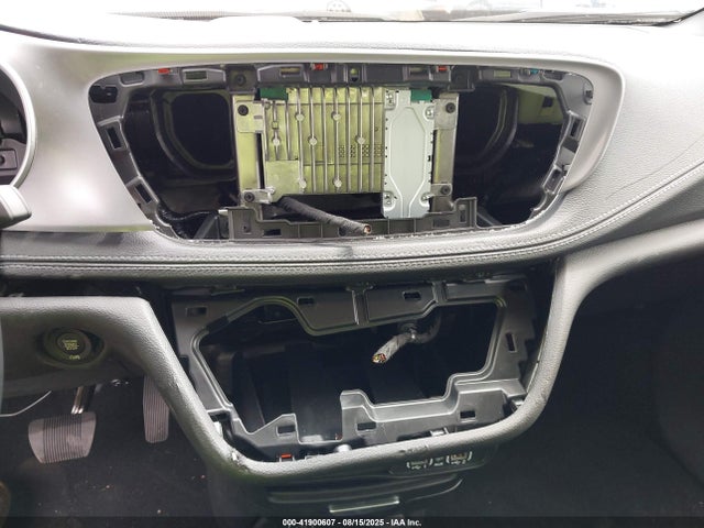 Chrysler Pacifica 2025 2C4RC1S75SR502350 Image 18