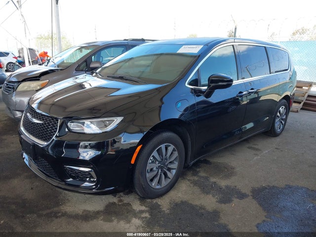 Chrysler Pacifica 2025 2C4RC1S75SR502350 Image 2