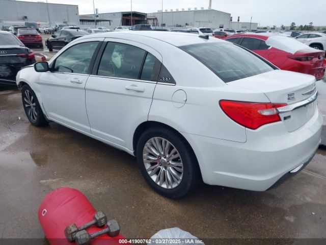 2013 CHRYSLER 200 1C3CCBBG6DN531839 Photo 2