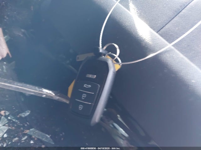 4T1B11HK1JU061218 Toyota CAMRY SE