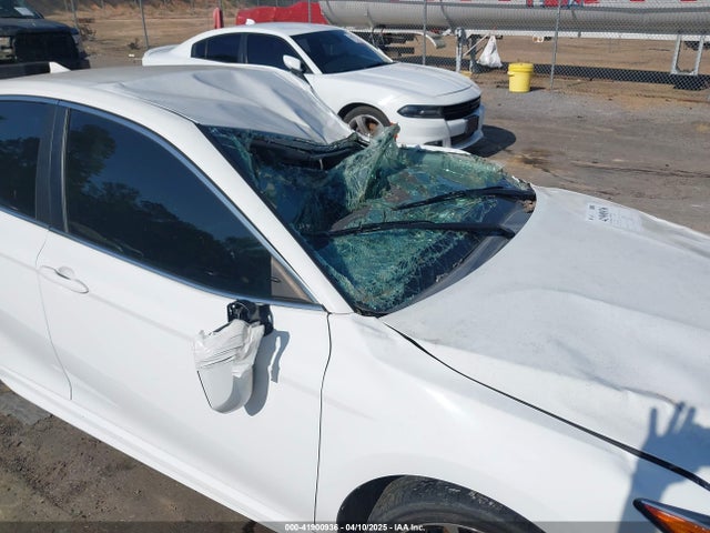 4T1B11HK1JU061218 Toyota CAMRY SE