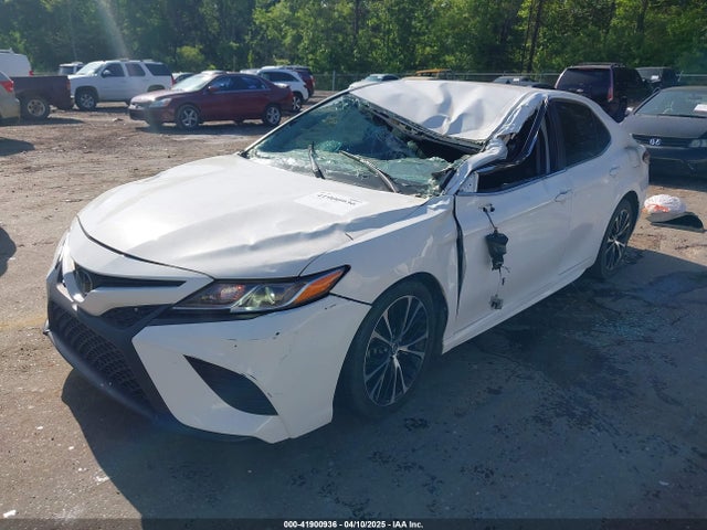 4T1B11HK1JU061218 Toyota CAMRY SE