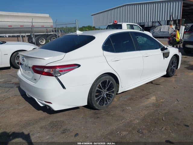 4T1B11HK1JU061218 Toyota CAMRY SE