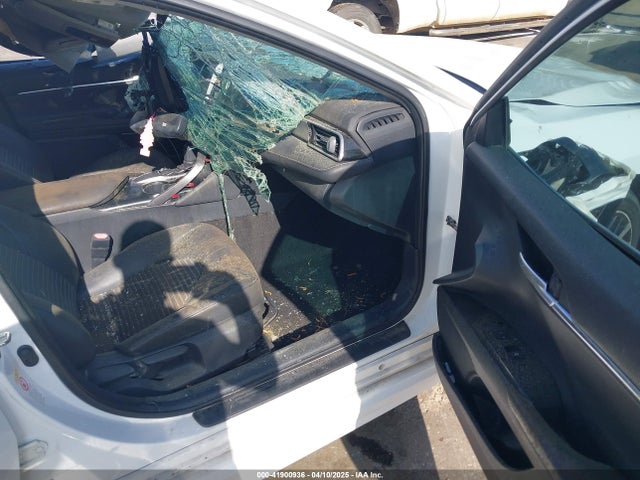 4T1B11HK1JU061218 Toyota CAMRY SE