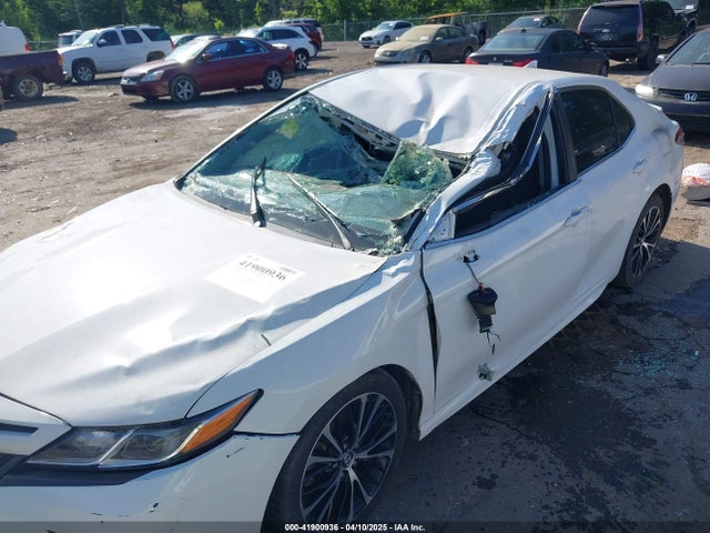 4T1B11HK1JU061218 Toyota CAMRY SE