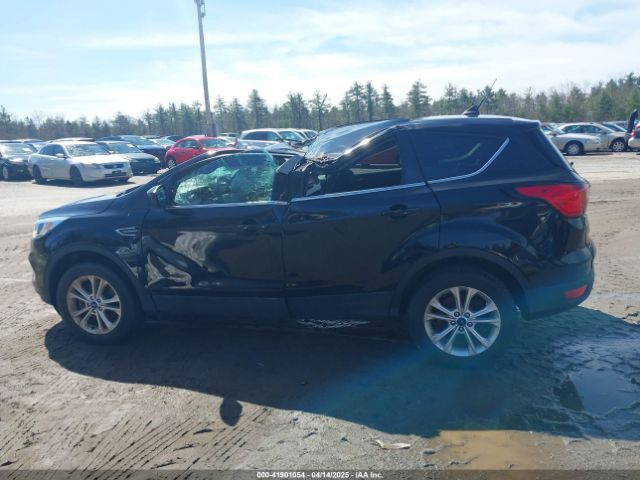 1FMCU9GD9KUA66049 Ford ESCAPE SE