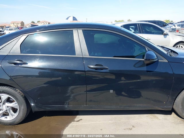 5NPLL4AG2MH027829 Hyundai ELANTRA SE