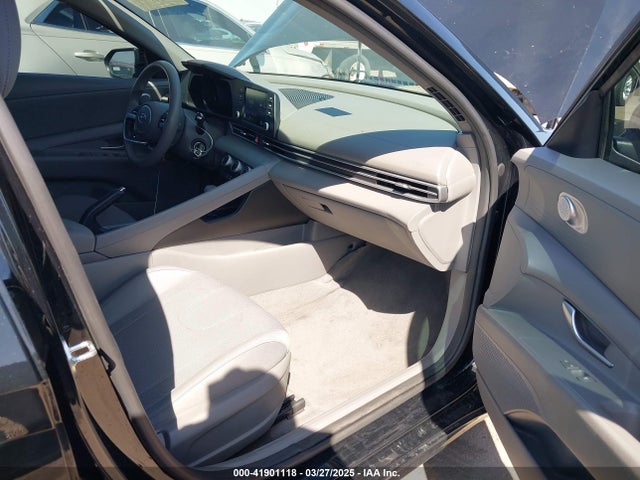 5NPLL4AG2MH027829 Hyundai ELANTRA SE