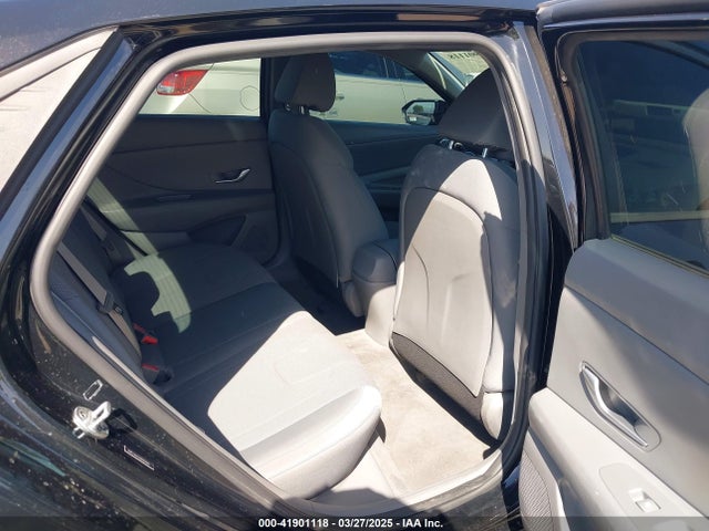 5NPLL4AG2MH027829 Hyundai ELANTRA SE