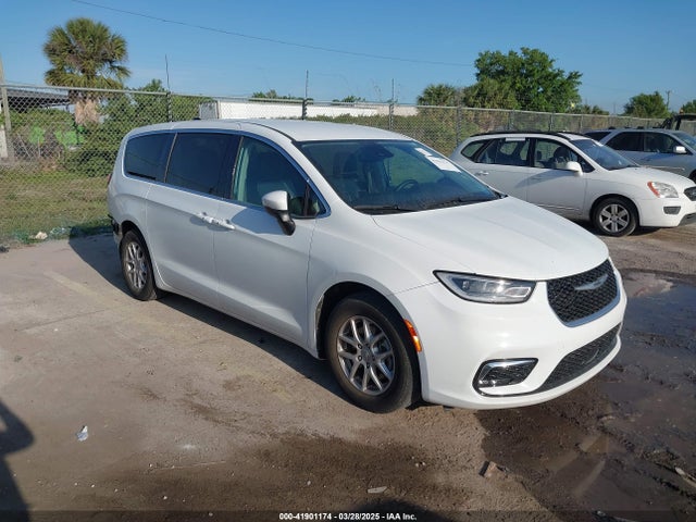 Chrysler Pacifica Touring L 2023 2C4RC1BG5PR606554 головне зображення