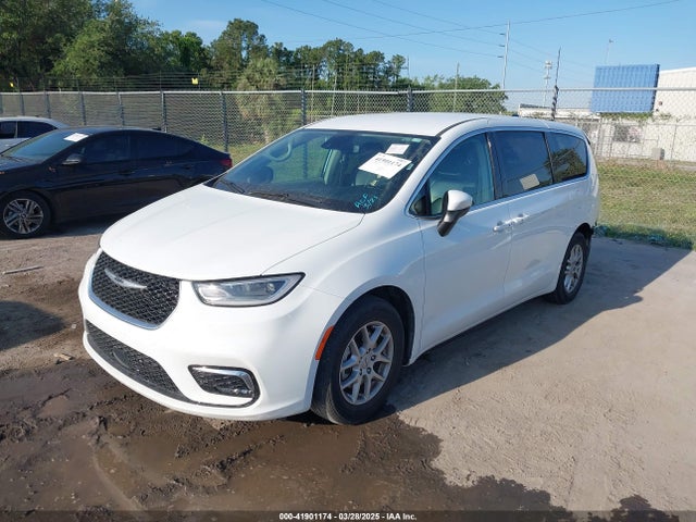 Chrysler Pacifica Touring L 2023 2C4RC1BG5PR606554 Image 2