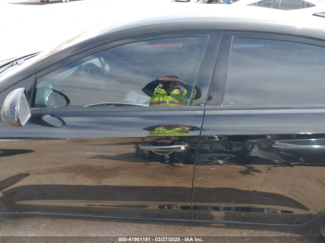 5NPD84LF8JH261477 Hyundai ELANTRA SEL