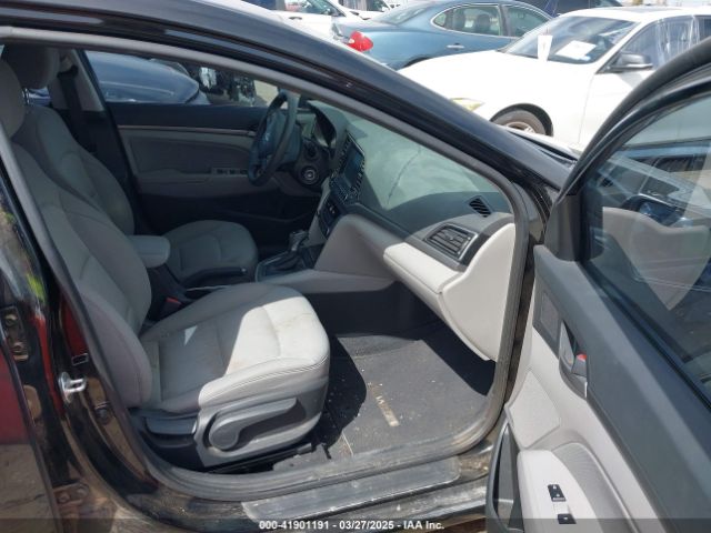 5NPD84LF8JH261477 Hyundai ELANTRA SEL