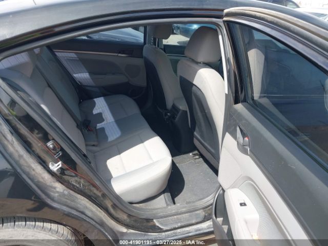 5NPD84LF8JH261477 Hyundai ELANTRA SEL
