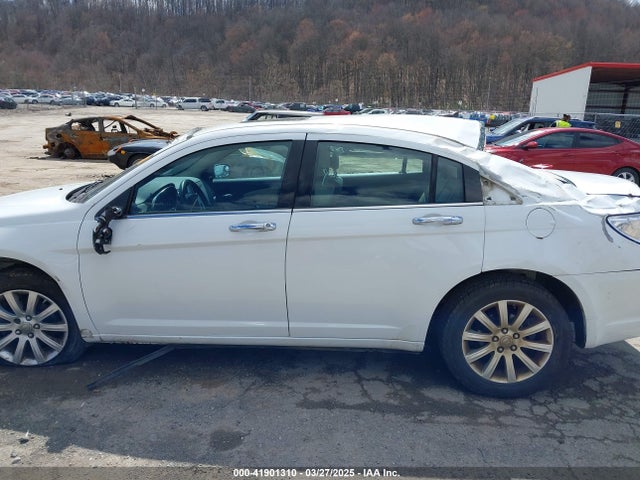 Chrysler 200 Limited 2014 1C3CCBCGXEN152570 Image 15