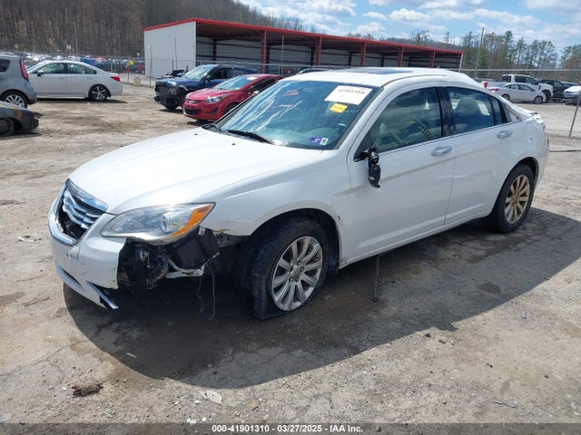 Chrysler 200 Limited 2014 1C3CCBCGXEN152570 Image 2