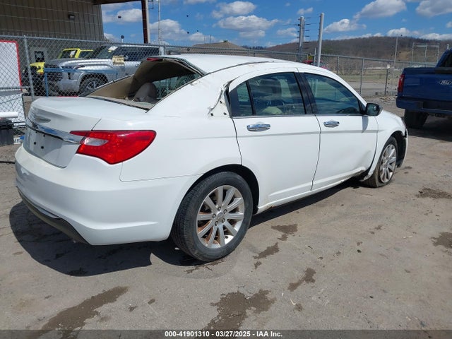 Chrysler 200 Limited 2014 1C3CCBCGXEN152570 Image 4