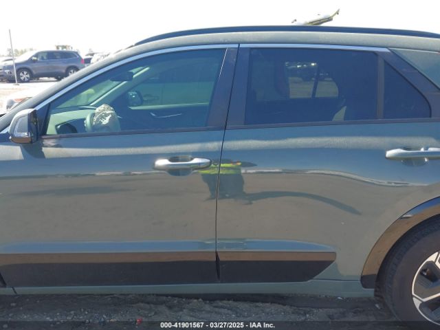 KNDCT3LE4P5110608 KIA NIRO SX