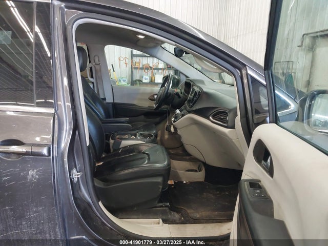 2C4RC1BG1HR794961 Chrysler Pacifica Touring-l