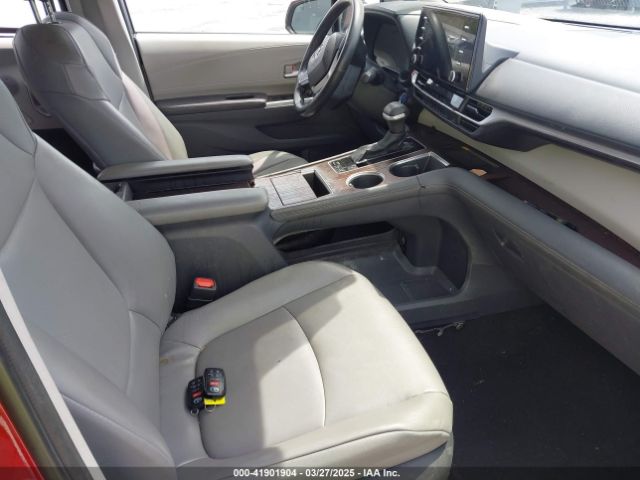 5TDJRKEC4NS096888 Toyota SIENNA XLE
