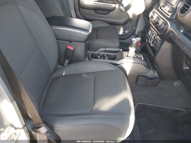 1C4HJXDNXKW521175 Jeep Wrangler Unlimited Sport S 4x4
