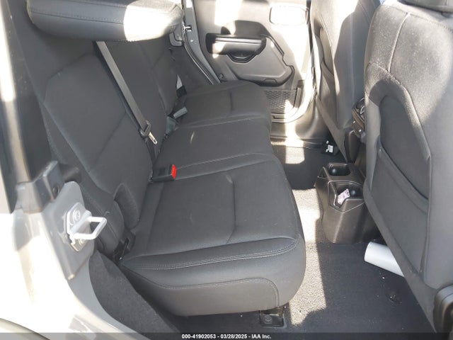 1C4HJXDNXKW521175 Jeep Wrangler Unlimited Sport S 4x4