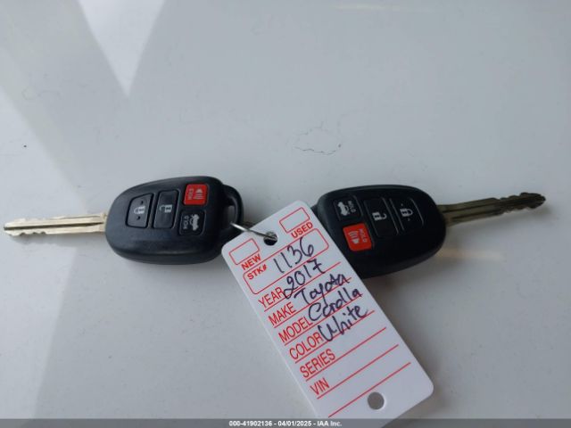 2T1BURHE5HC882074 Toyota COROLLA LE