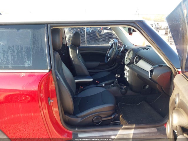 2010 MINI COOPER WMWMF3C58ATZ21856 Photo 4