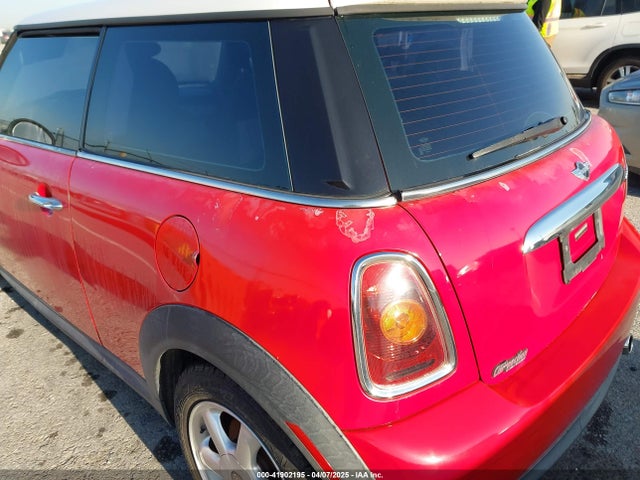 2010 MINI COOPER WMWMF3C58ATZ21856 Photo 5