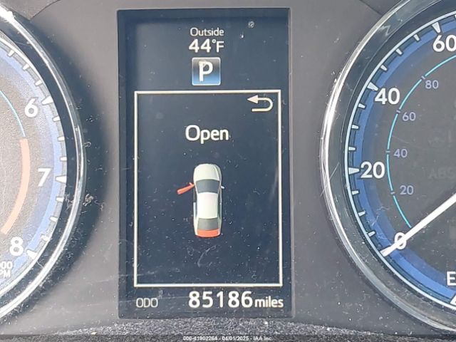 2T1BURHE8KC155695 Toyota COROLLA SE
