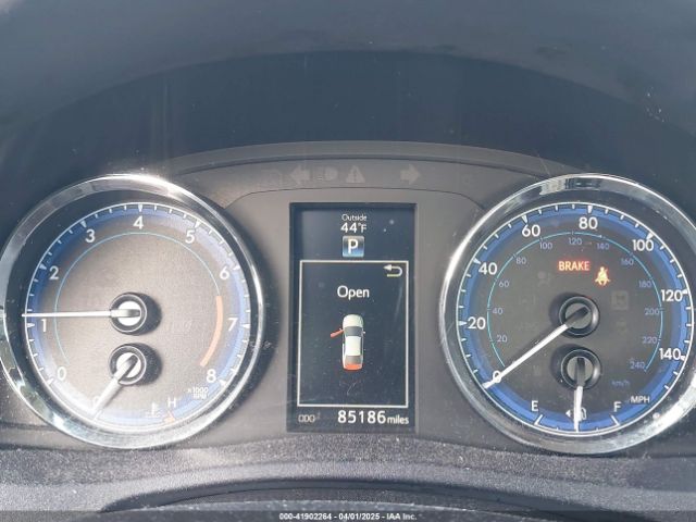 2T1BURHE8KC155695 Toyota COROLLA SE