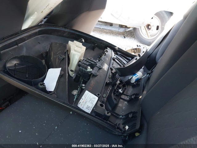 5YFEPRAEXLP092941 Toyota COROLLA LE