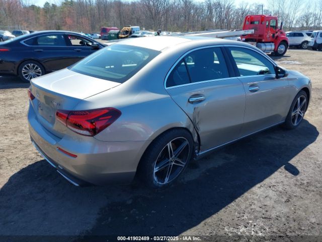 2019 MERCEDES-BENZ A 220 WDD3G4FB7KW022334 Photo 3