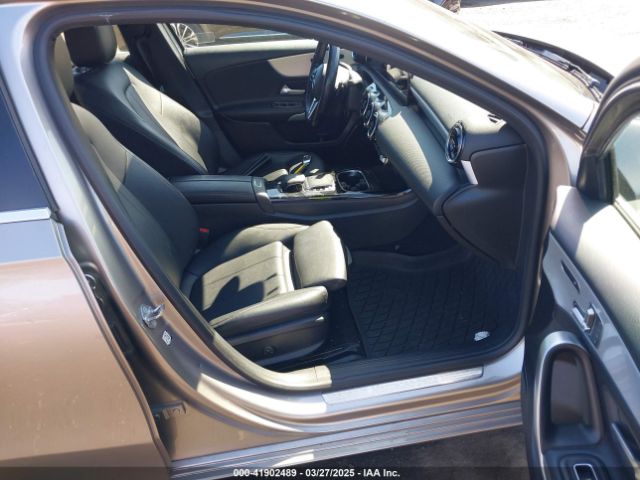2019 MERCEDES-BENZ A 220 WDD3G4FB7KW022334 Photo 4