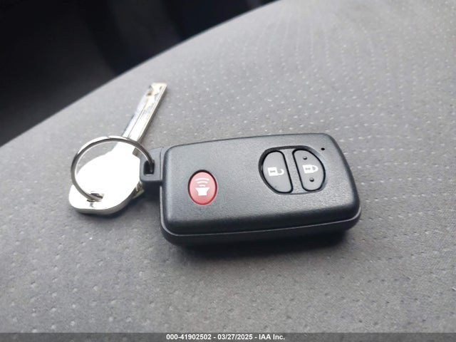 JTDKN3DU4F1895858 Toyota Prius Three