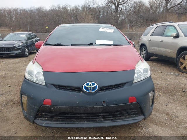 JTDKN3DU4F1895858 Toyota Prius Three