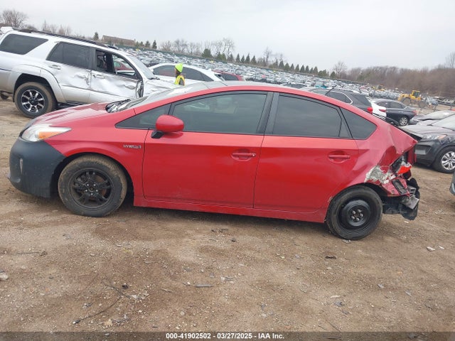 JTDKN3DU4F1895858 Toyota Prius Three